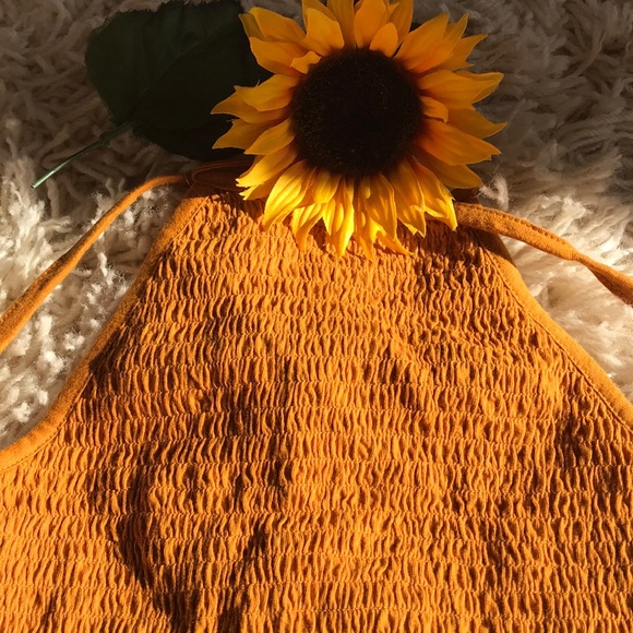 TRADED NWT GARAGE HALTER TOP SIZE X SMALL - Picture 3 of 5